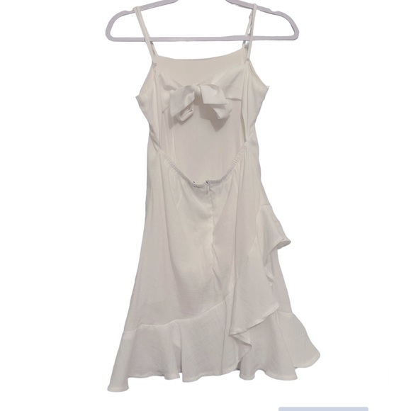White sundress with tie back and flowy ruffle bottom - Picture 2 of 6